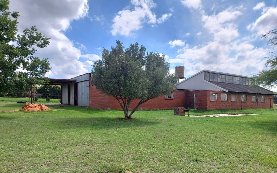 Commercial Property for Sale in Zoutpansdrift North West